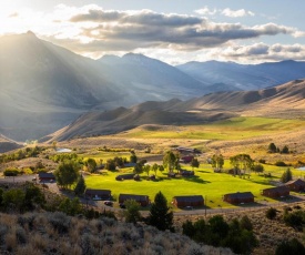 Twin Peaks Guest Ranch