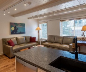 Atelier Condo with access to Sun Valley pool, hot tub, tennis and golf